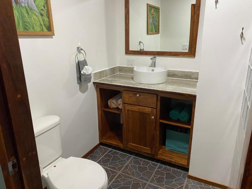 Driftwood Gardens Guesthouse photo 2