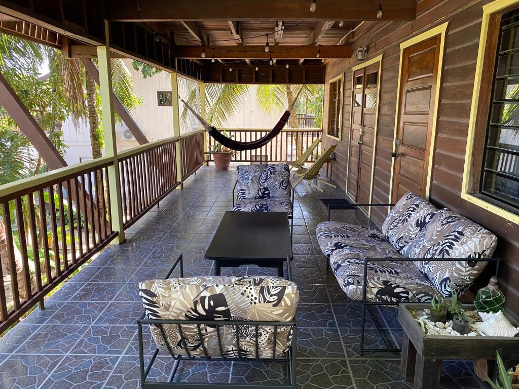 Driftwood Gardens Guesthouse photo 1