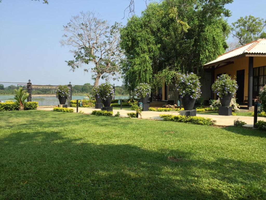 Flower Garden Lake Resort photo 3