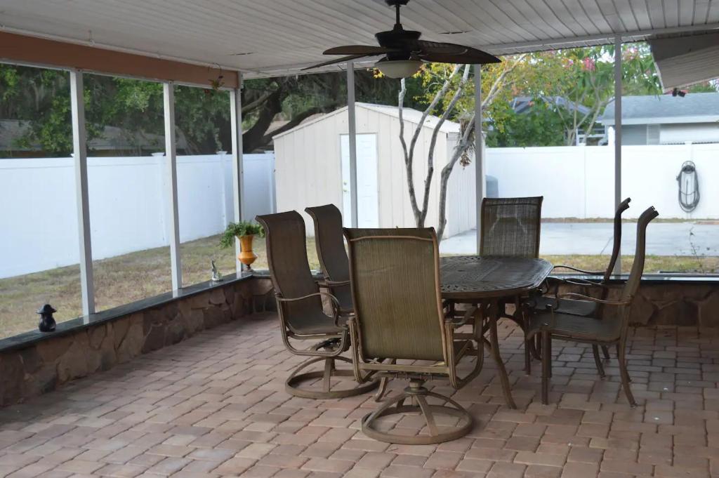 Venice villa with heated pool, lanai, near beach photo 3