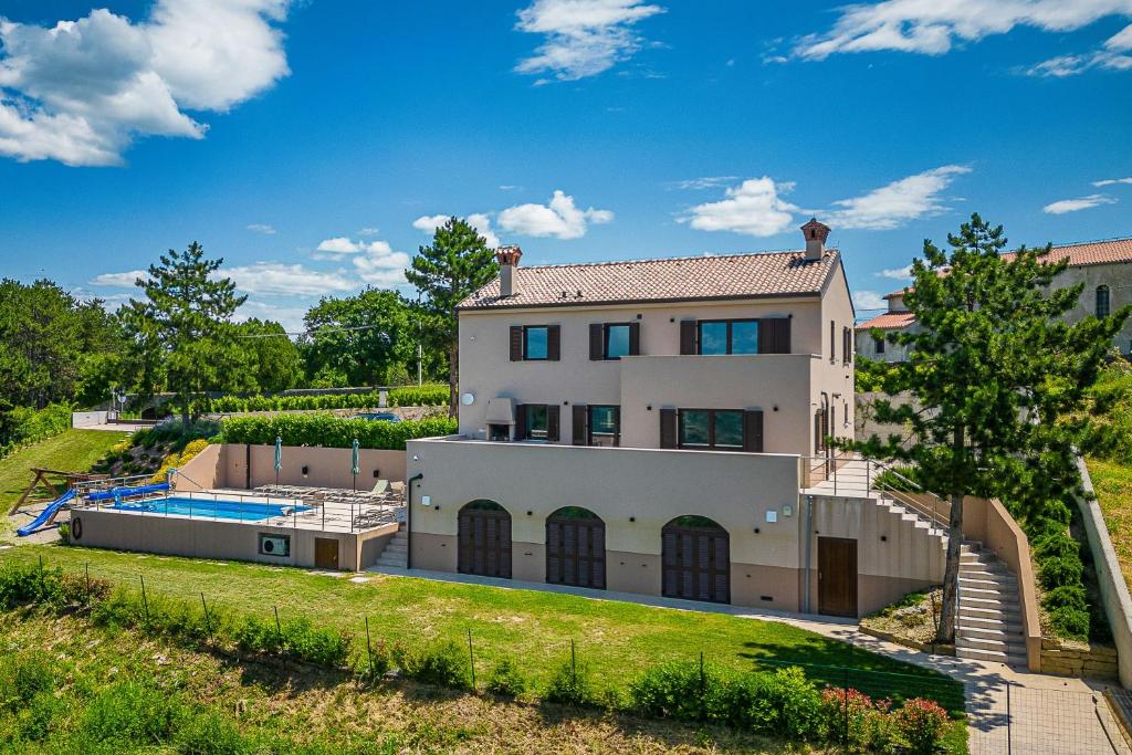 Luxury Pool Villa Gradin - Happy Rentals photo 1