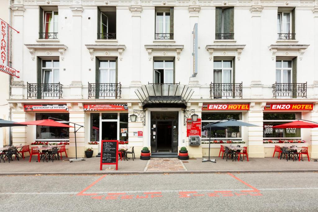 Enzo Hotels Contrexeville by Kyriad Direct photo 1