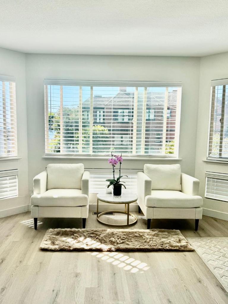 Stunning apartment steps from Ocean Beach