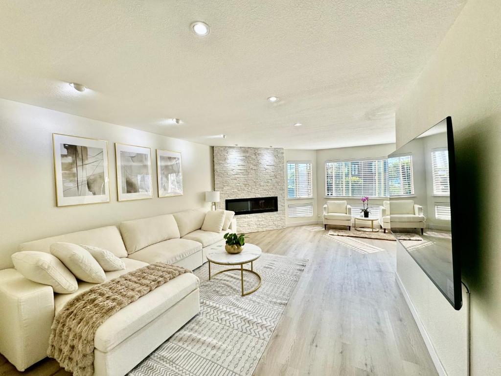 Stunning apartment steps from Ocean Beach photo 3