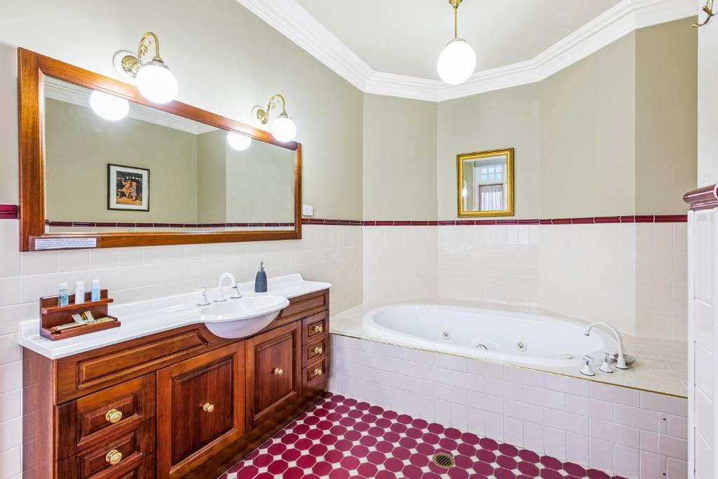 Bethany Manor B&B call them for Guaranteed Cheapest Price photo 4