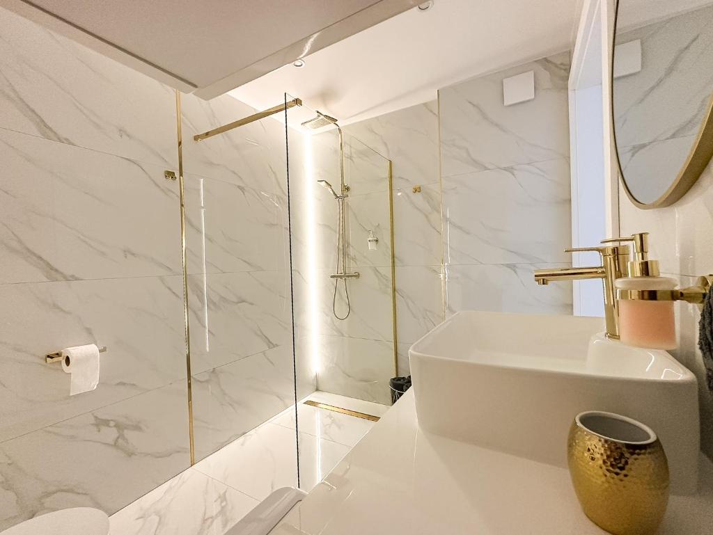 Glam House photo 1