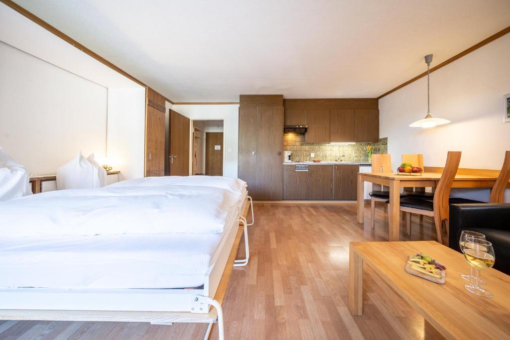 4306 Liebevolle 1,5-Zimmer-Wohnung mit Balkon und traumhaftem Ausblick photo 1
