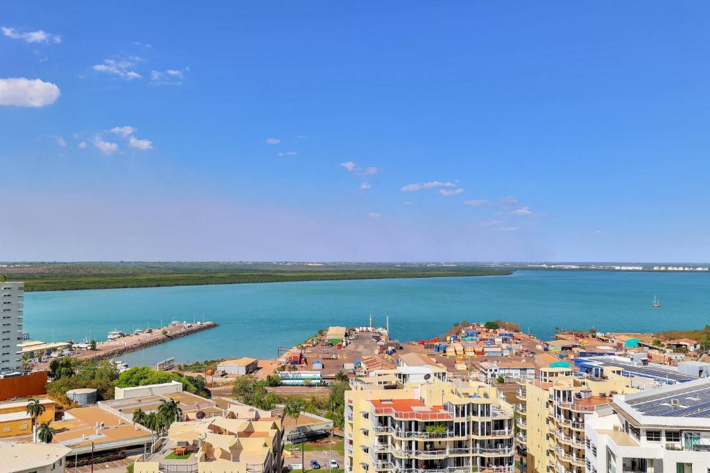 Darwin City - The Oaks with Harbour Views photo 4
