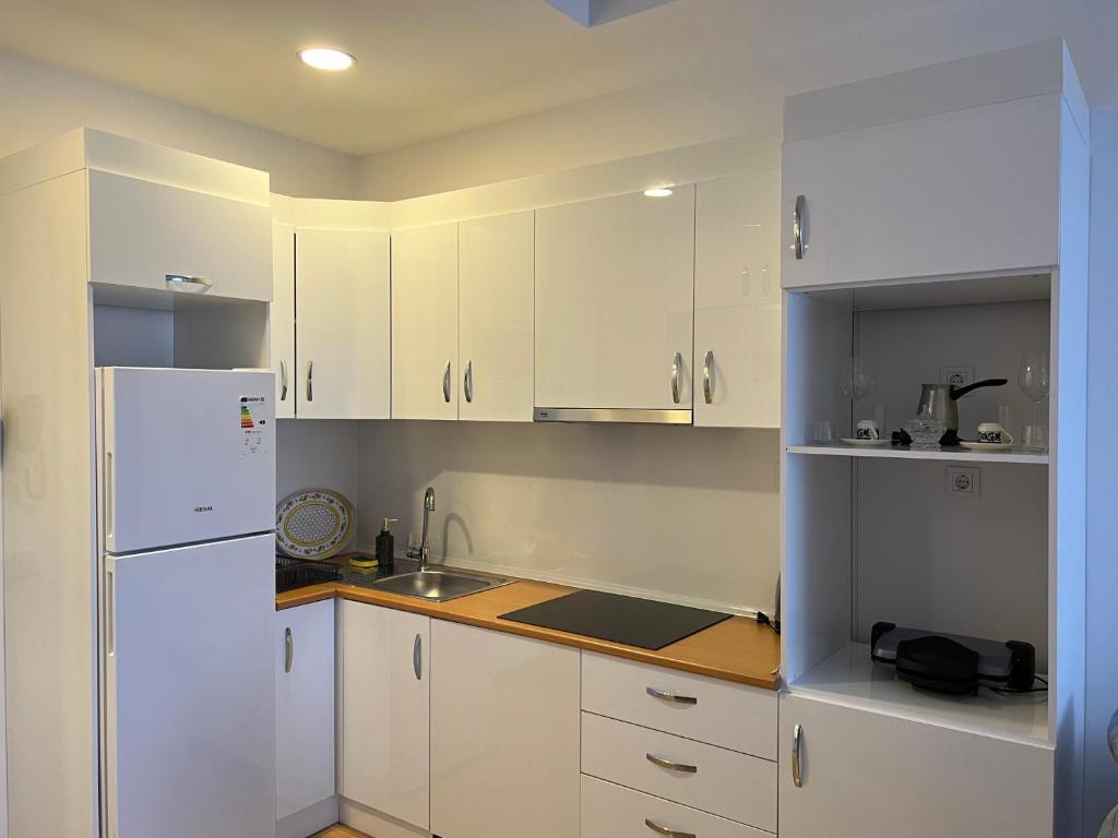 New Furnished Flat Central Location Free WIFI AC photo 3