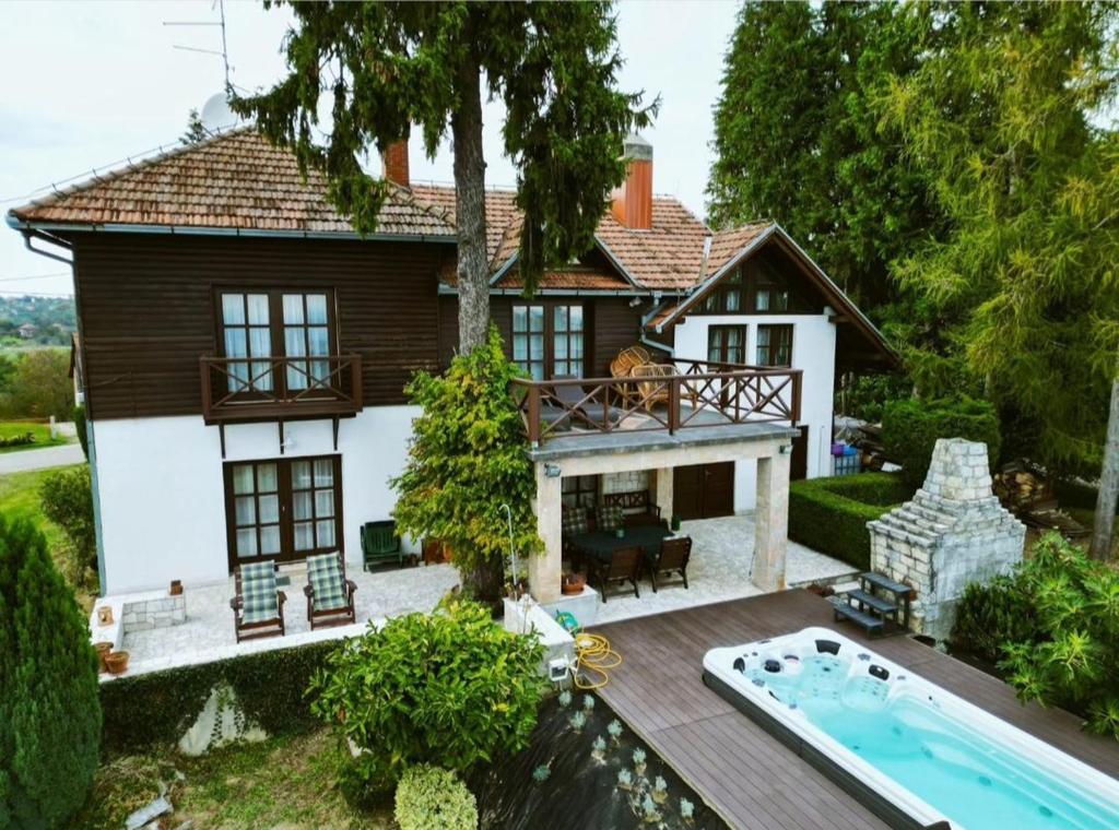 Villa Wolf Castle - vanjski grijani bazen photo 2