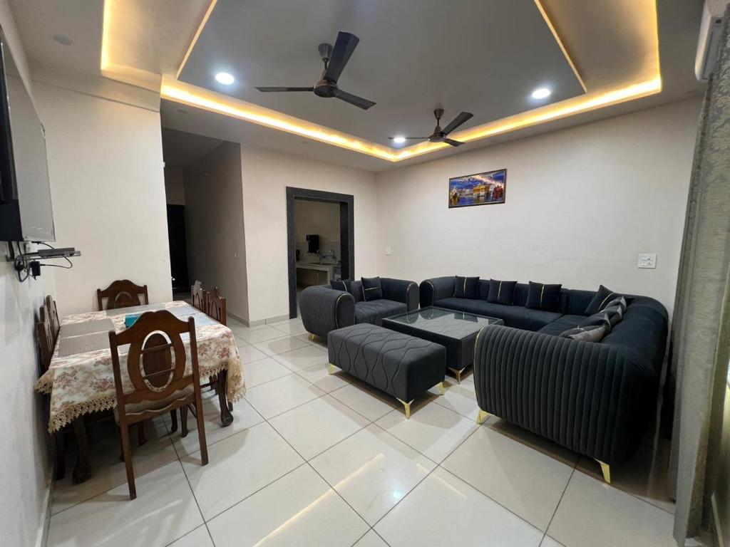 Luxury 3bhk villa (mere bebe da villa)@gopal nagar photo 3