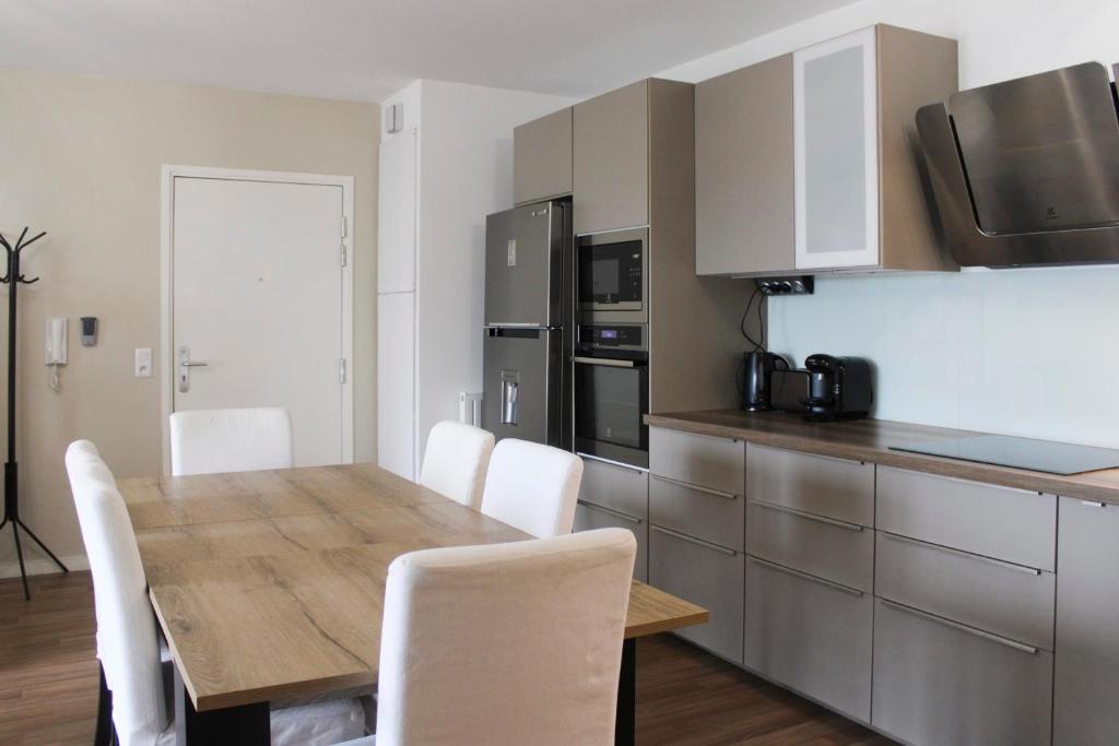Large cosy nest with balcony in Aubervilliers photo 2