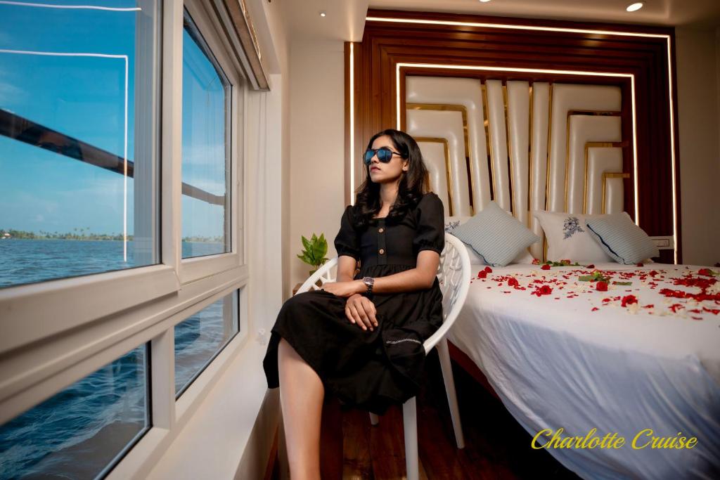 Charlotte Cruise House Boat photo 4