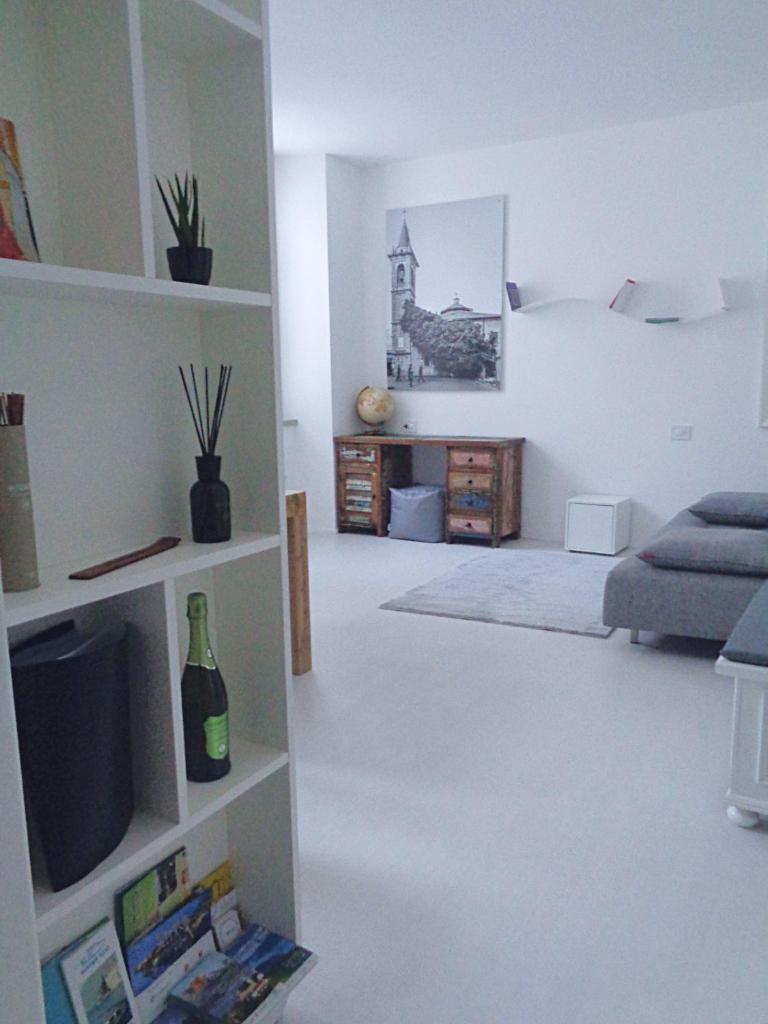 Historic center lake Como Bellano modern studio photo 1