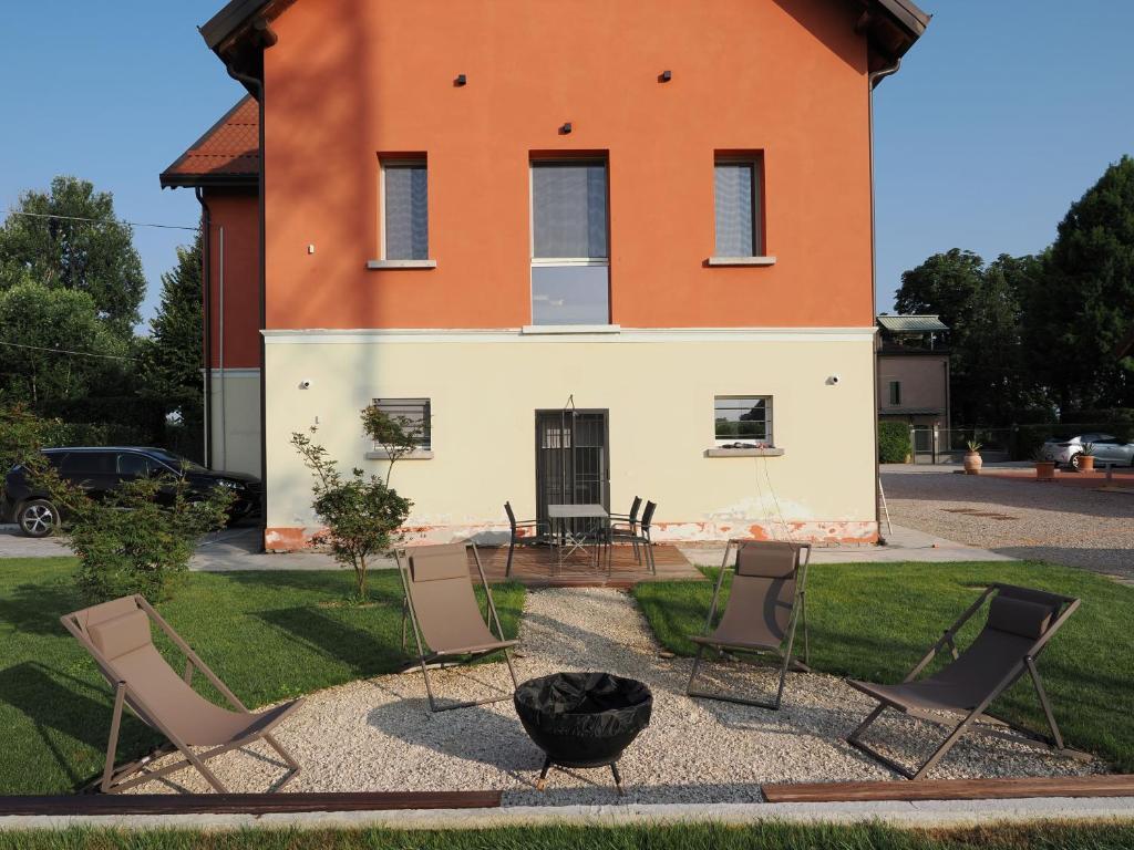 A chalet in the Italian countryside photo 2