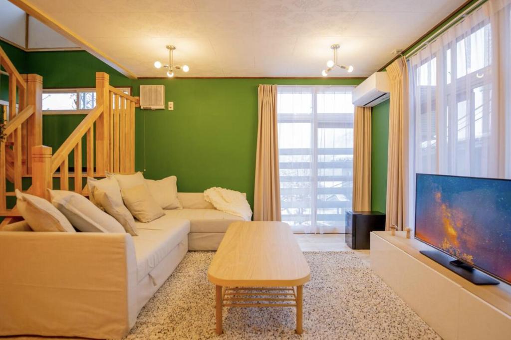 Yuzawa Onsen Lodge 1min to LIFT House photo 4