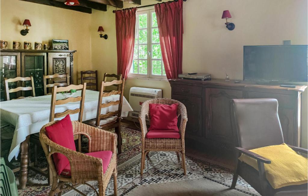 3 Bedroom Awesome Home In Moissac photo 2