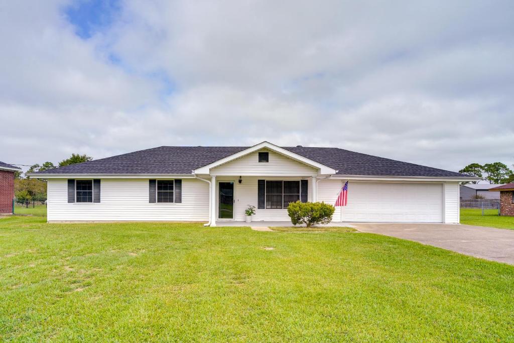 Charming Lake Charles Home with Patio and Grill photo 2