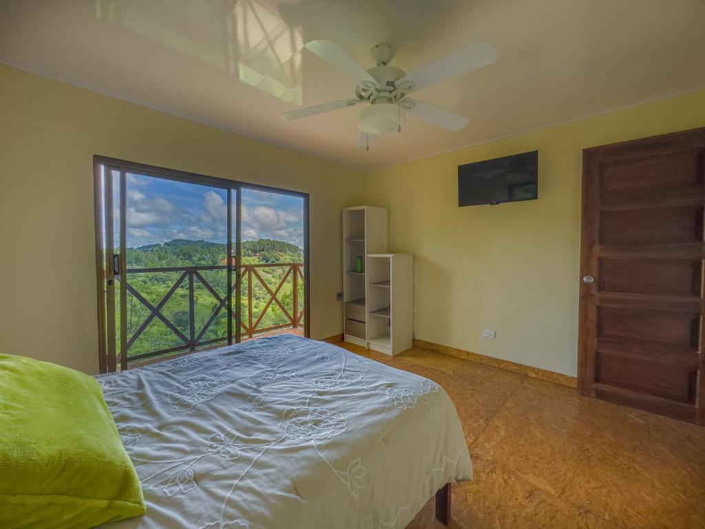 Arrue's Mountain Retreat photo 1