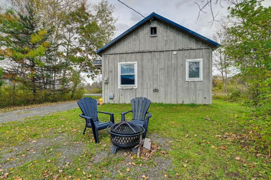 Charming Jefferson Cottage with Fire Pit! photo 2