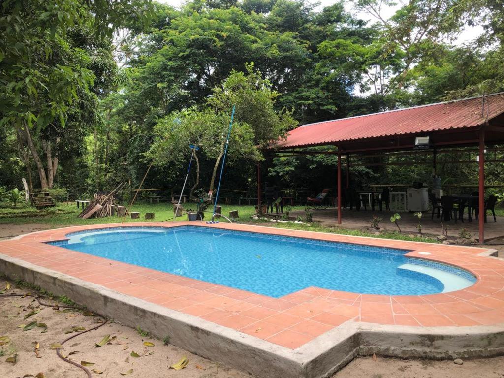 Espacio para camping en finca tradicional con piscina y parqueo photo 1