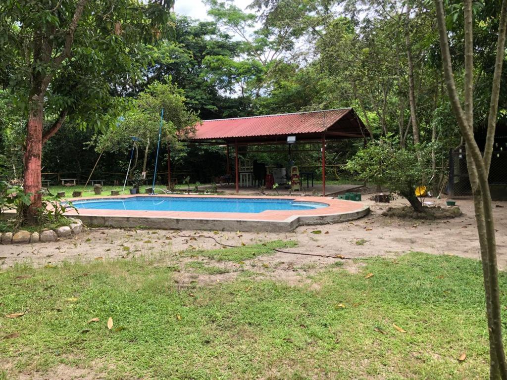 Espacio para camping en finca tradicional con piscina y parqueo photo 3