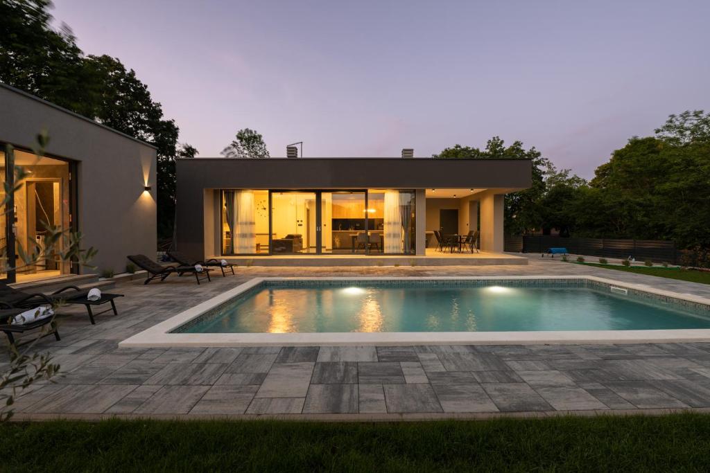 Villa Alison Deluxe Junior with private spa and heated swimming pool photo 2