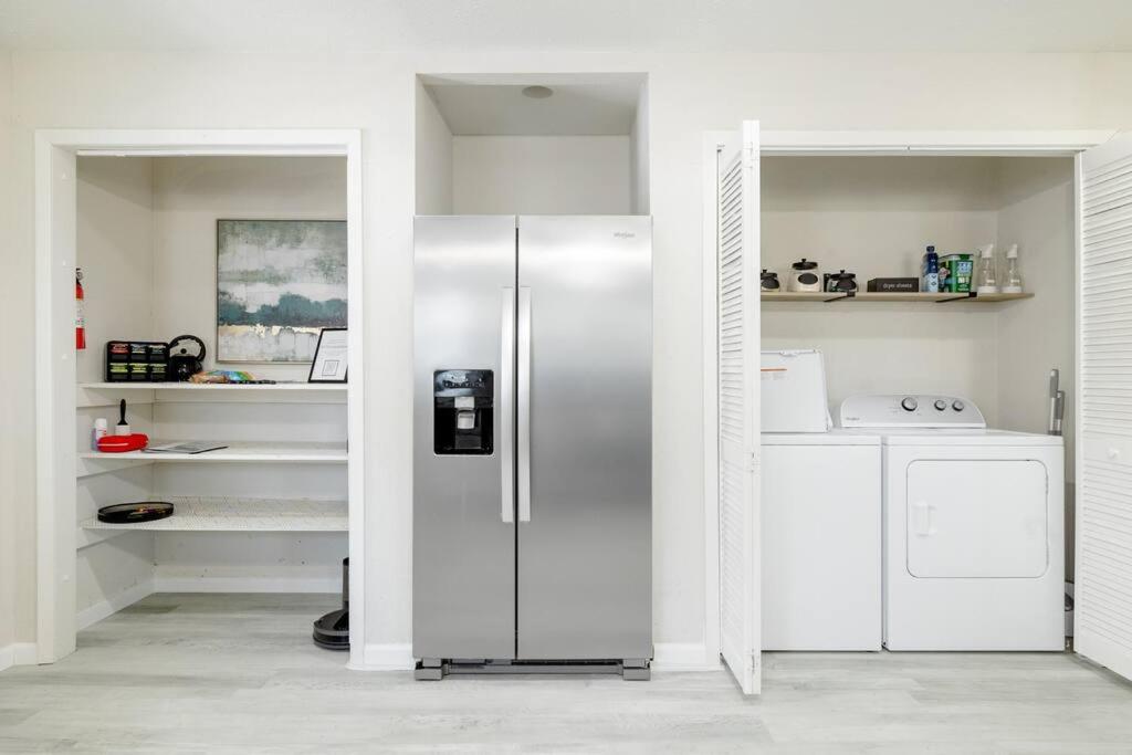 2 bed 2 bath Modern Farmhouse in Old Town Spring photo 4