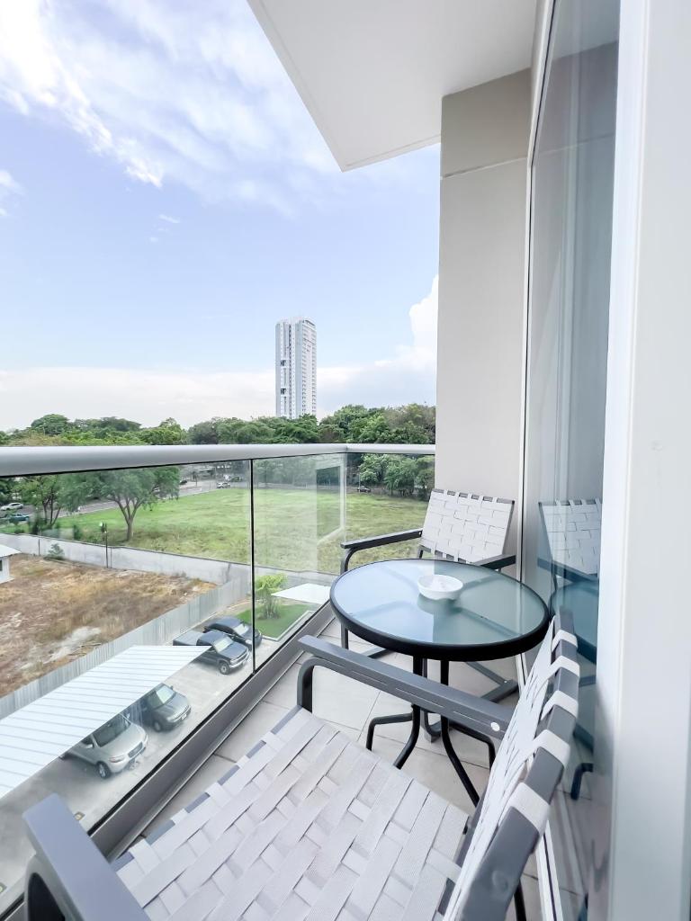 Elegante y espacioso condominio photo 2