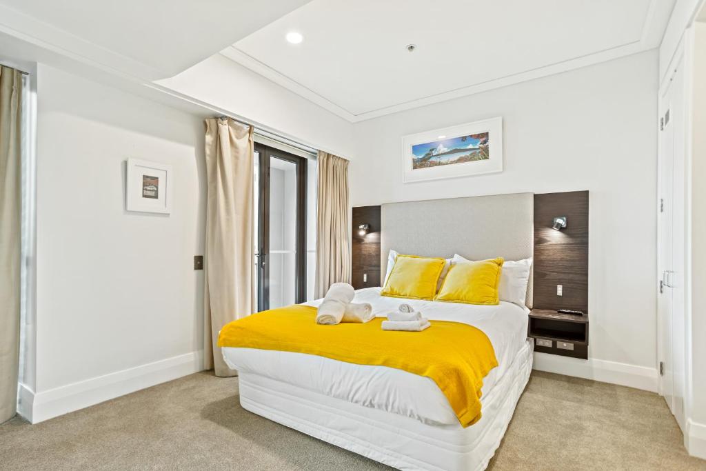 Fabulous Corner Apartment w/ Dazzling Harbour View