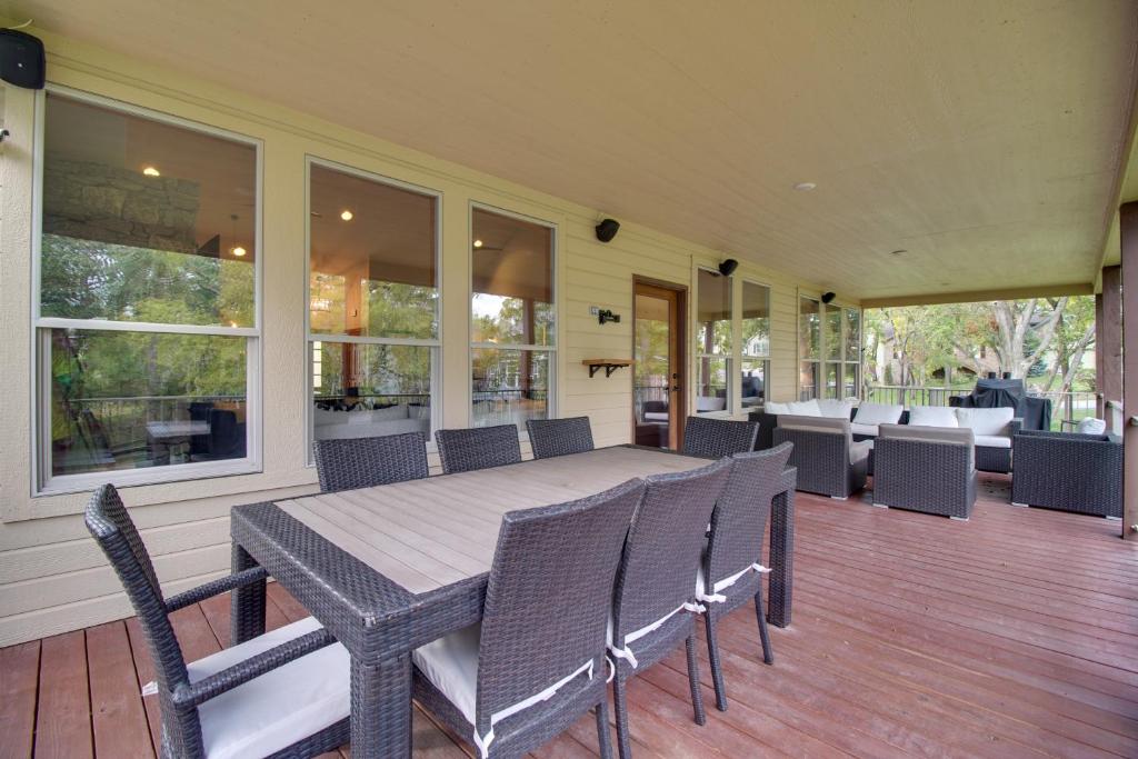 Monkey Island Oasis Pool Access, Deck and Boat Slip photo 2