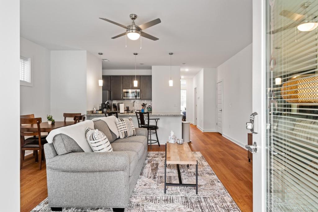 Charming Duplex Retreat in Old Town Manchester, VA image