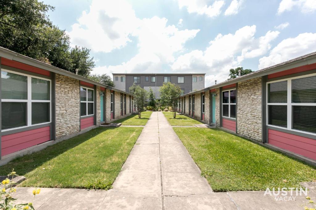 Pets Welcome Great Space Backyard Near Zilker