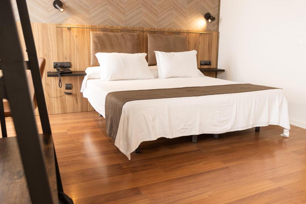Gce Hoteles - Tap to explore photos
