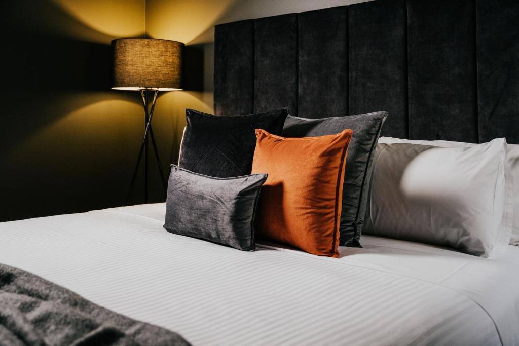 The Amalfi Minimalist Room 604