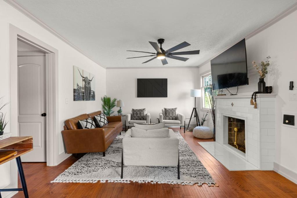 Come & Refresh Yourself At This Beautiful Home photo 1