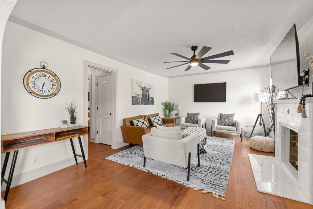 Come & Refresh Yourself At This Beautiful Home photo 2