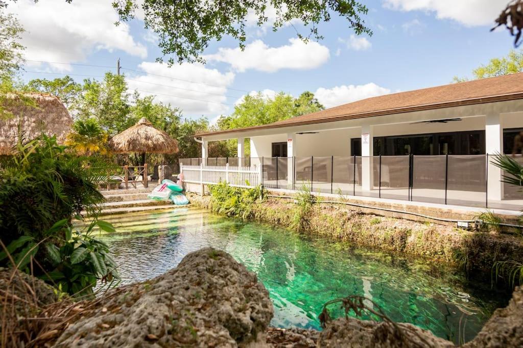 The Lake House Mia - Natural Pool - 14 22 people