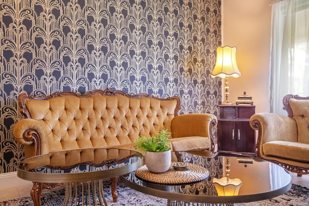 ‘Endsleigh Cottage’ - Modern Luxury, Aged Charm photo 1