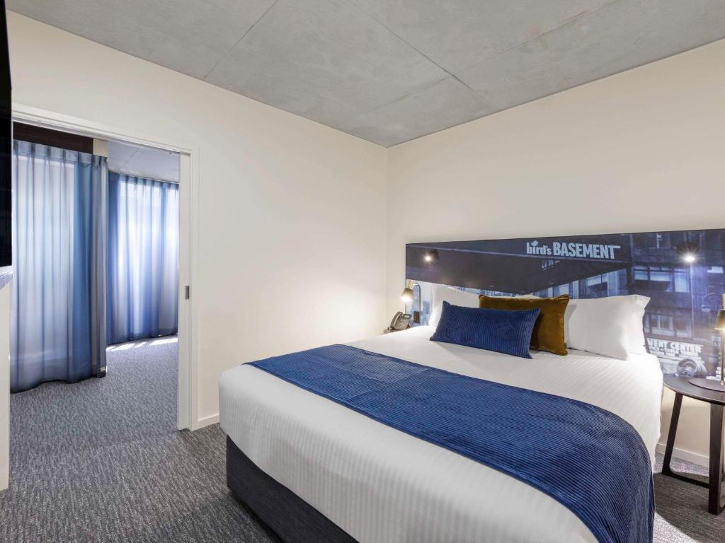 Mercure Melbourne St Kilda Road photo 2