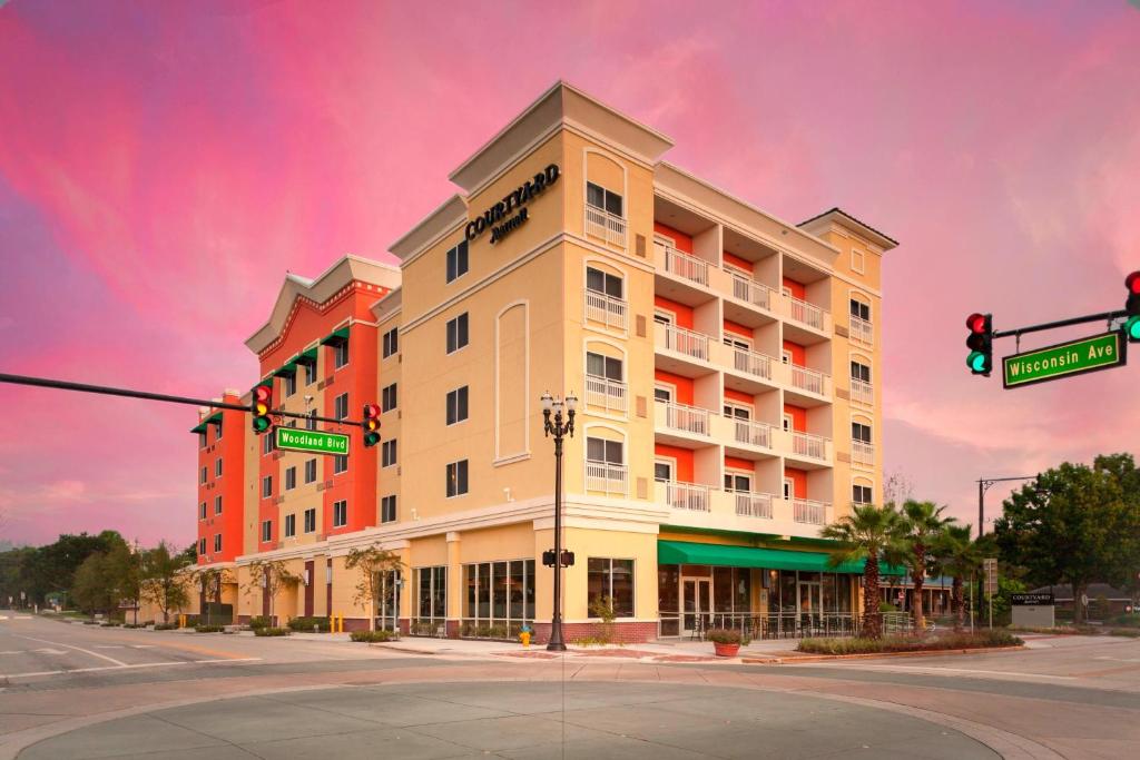 Courtyard by Marriott DeLand Historic Downtown photo 4