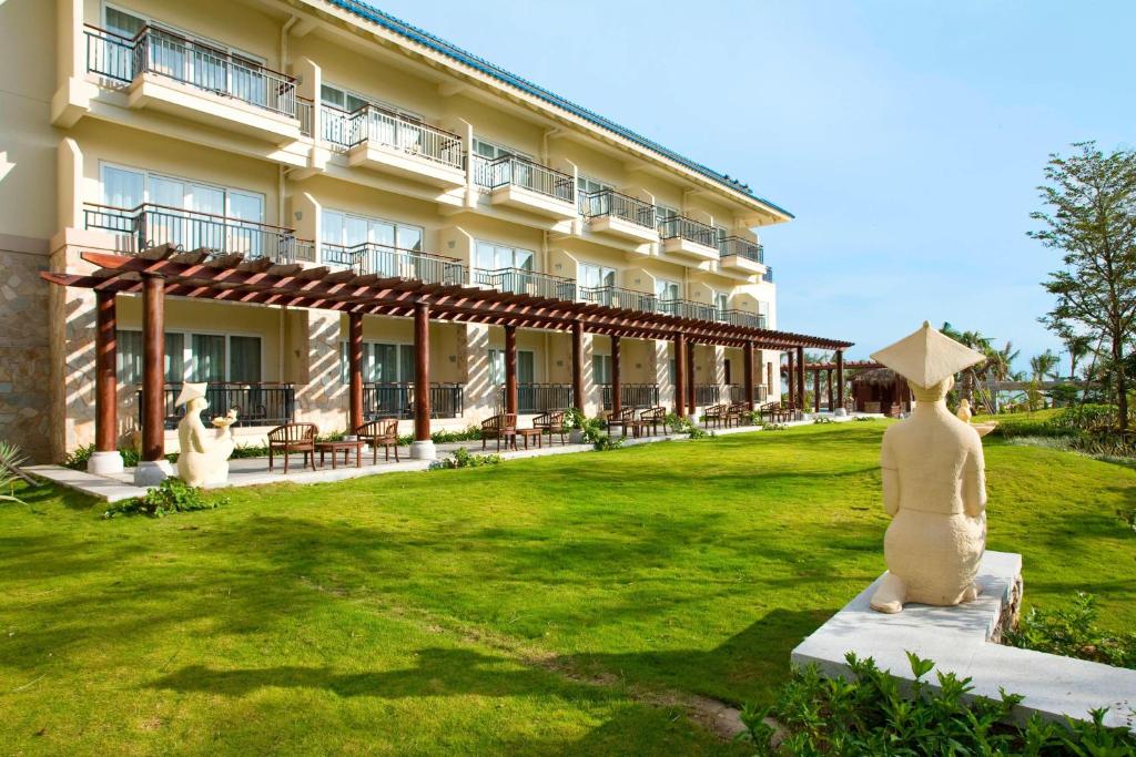 Sheraton Huizhou Beach Resort photo 2
