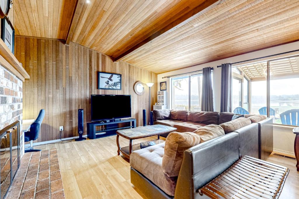 Resting Eagle Beach House photo 2
