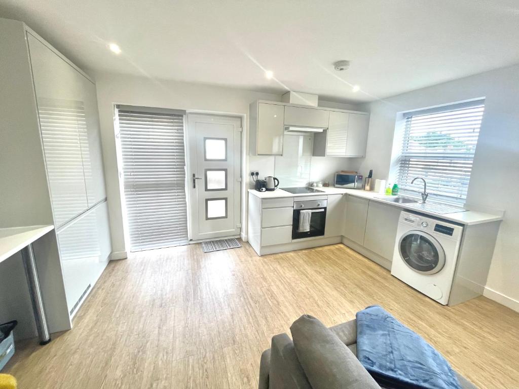 La Fontaine Court Apartments - Aldershot photo 2