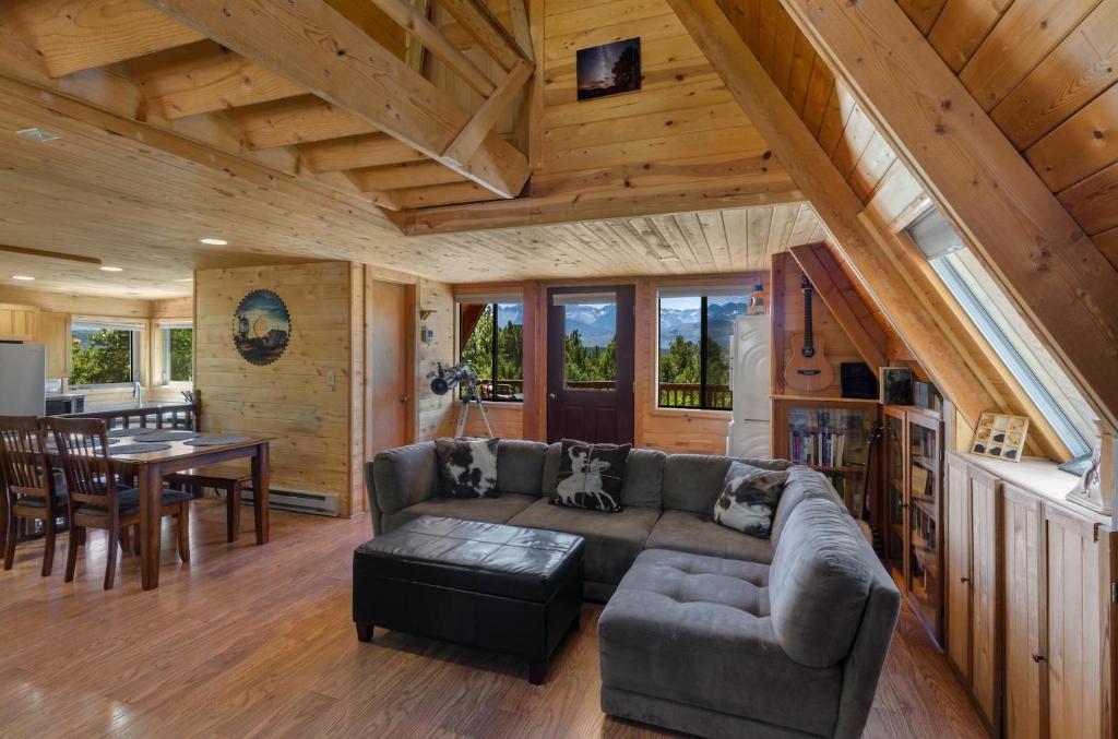 Catamount Cabin photo 2