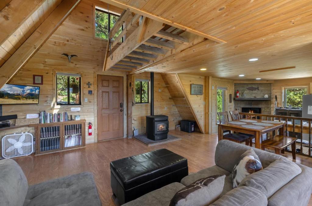 Catamount Cabin photo 3