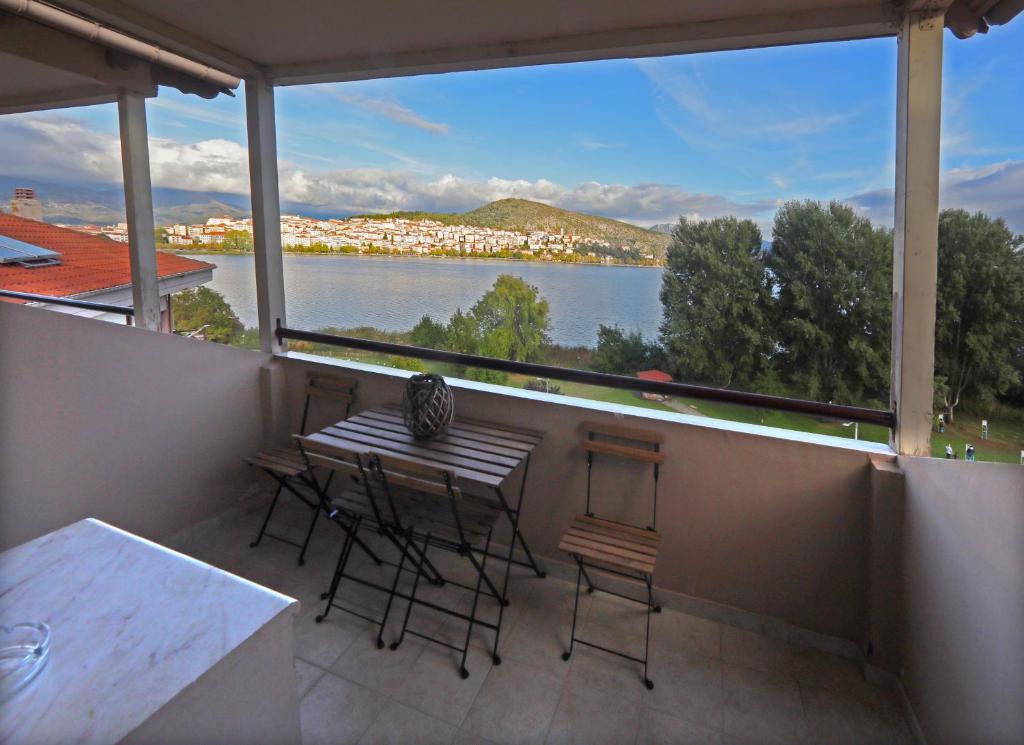 Swan Lake Front Apartment photo 1