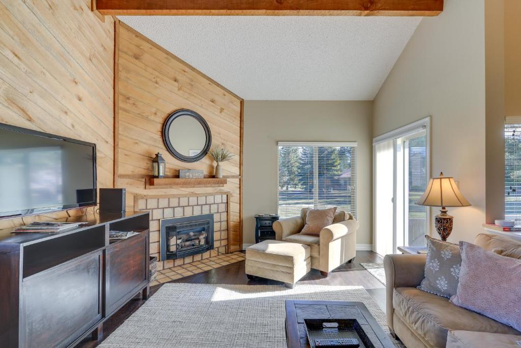 Dog-Friendly Pagosa Springs Condo with Fireplace! photo 4