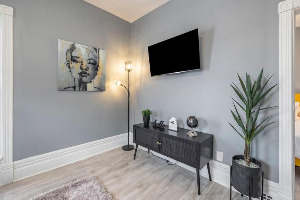Retreat Suite 3 Modern Getaway photo 4