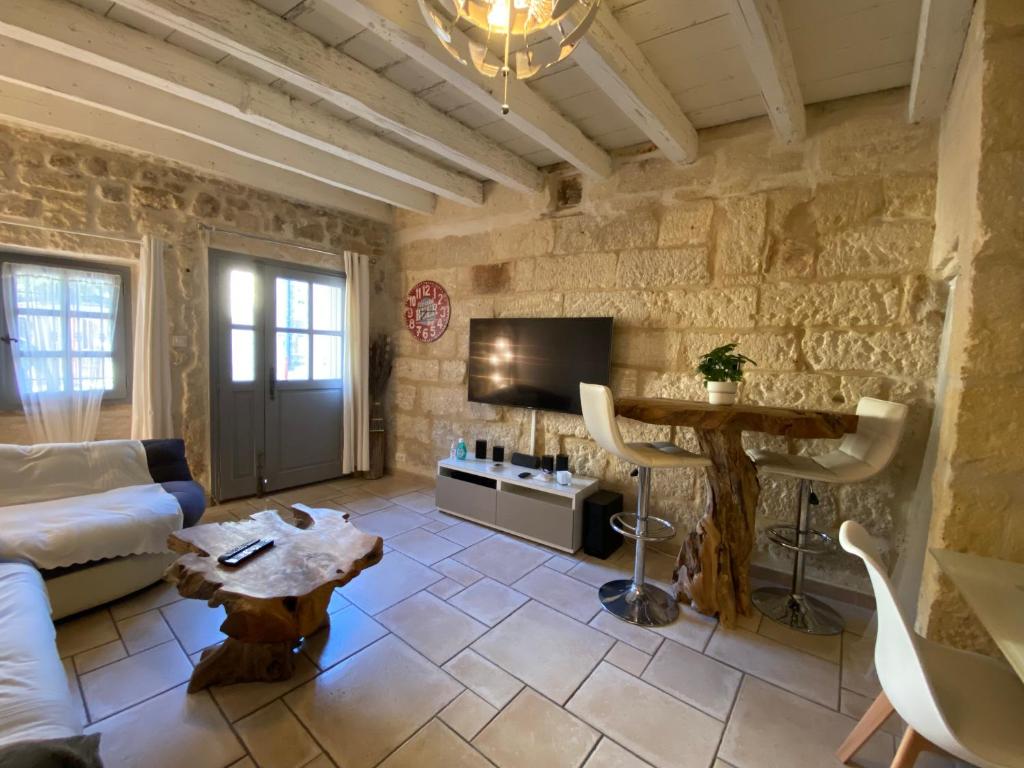 Bienvenue au 6 - Calme et charme de la pierre. photo 3